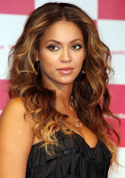 Beyonce Center Parting Long Wavy Curly Hairstyle