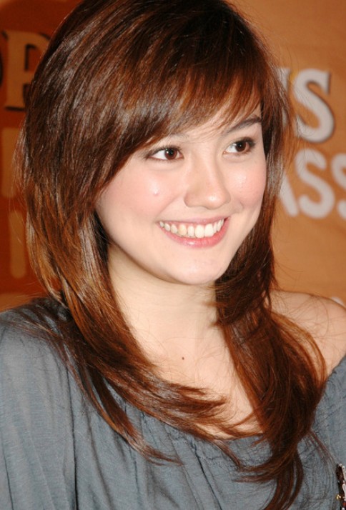 Agnes Monica Cute long straight red hairstyle
