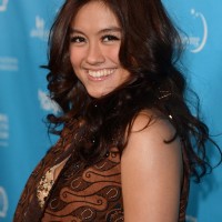 Long Dark Brown Wavy Hairstyle for Women