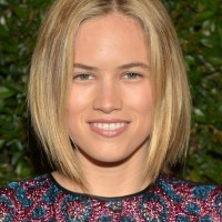 Cody Horn Short Haircut: Trendy Center Parted Bob Hairstyle