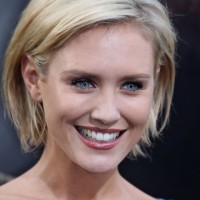 Nicky Whelan Chic Short Blonde Bob Haircut