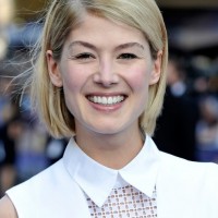 Chic Bob for Fall! Rosamund Pike Short Blonde Bob Hair Style