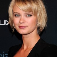 Sara Paxton Cute Short Bob Haircut with Bangs for Girls