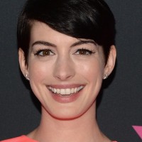 Anne Hathaway Cute Short Side Parted Black Straight Cut