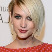 Ashlee Simpson Side Parted Short Straight Hairstyle with Long Bangs