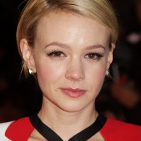 Carey Mulligan Cute Short Side Parted Haircut for Oval Faces