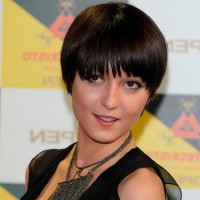 Chic Short Bowl Haircut for Women