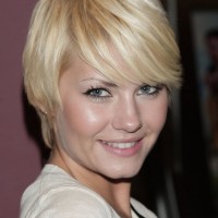 Elisha Cuthbert Cute Short Pixie Cut with Side Bangs