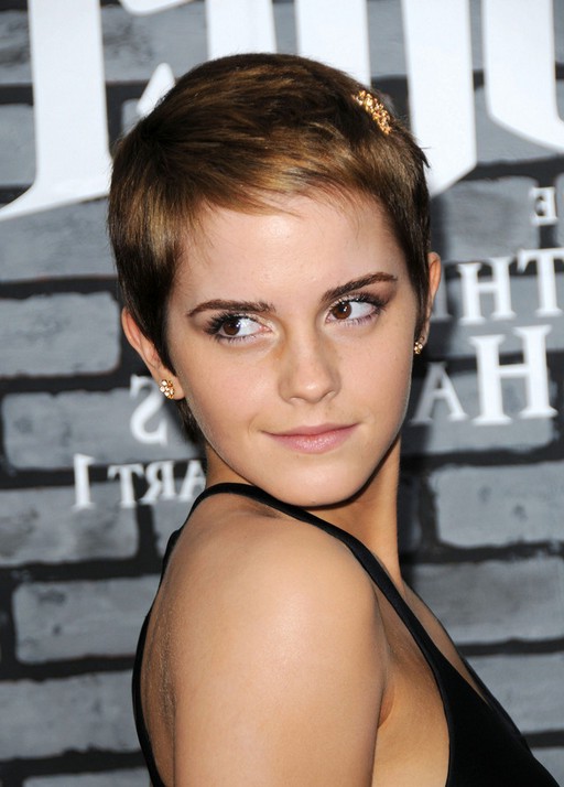 Low Maintenance Hairstyles for Women: Emma Watson Boy Cut | Styles Weekly