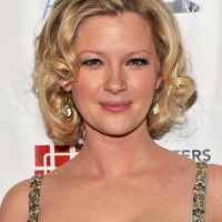 Gretchen Mol Wavy Curly Hairstyle for Prom