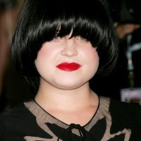 Kelly Osbourne Short Bowl Cut for Round Faces