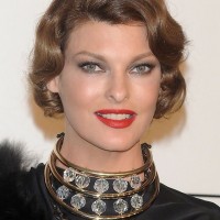 Linda Evangelista Elegant Short Curly Bob Hairstyle