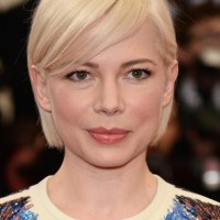 Michelle Williams Side Parted Short Straight Haircut with Bangs