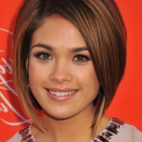 Nicole Gale Anderson Cute Short Graduated Bob Haircut for Round Faces