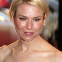 Renee Zellweger Haircut: Short Graduated Bob Haircut for Round Faces