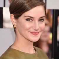 Shailene Woodley Side Parted Short Straight Haircut without Bangs