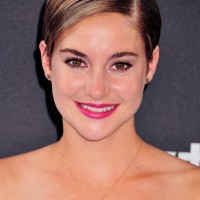 Shailene Woodley Side Parted Straight Haircut