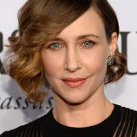 Vera Farmiga Side Parted Curly Hairstyle with Side Swept Long Bangs