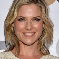 Ali Larter Mid Length Blonde Wavy Hairstyles for Women