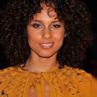 Alicia Keys Layered Medium Curly Hairstyle for Women