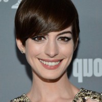 Anne Hathaway Chic Short Straight Haircut with Side Swept Bangs