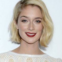 Caitlin Fitzgerald Short Blonde Wavy Hair Style for Oval Faces