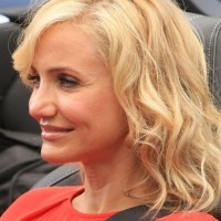 Cameron Diaz Latest Medium Blonde Wavy Hairstyle for Fall