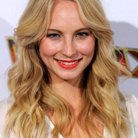 Candice Accola Cute Shoulder Length Blonde Wavy Hairstyle for Summer