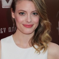 Celebrity Gillian Jacobs Latest Side Parted Medium Wavy Haircut