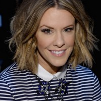 Courtney Kerr Trendy Short Wavy Hair Style for Fall