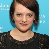 Elisabeth Moss Chic Short Side Parted Haircut with Side Swept Bangs