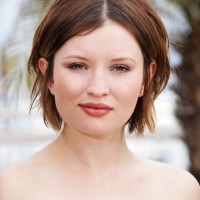 Emily Browning Latest Center Parting Short Straight Cut for Summer