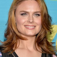 Emily Deschanel Latest Shoulder Length Hairstyle with Waves for Square Faces
