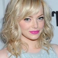 Emma Stone Medium Blonde Curly Hairstyle for Spring