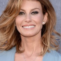 Faith Hill Medium Wavy Haircut for Women Over 50