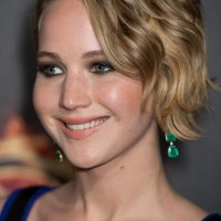 Jennifer Lawrence Edgy Short Wavy Hairstyle for Women