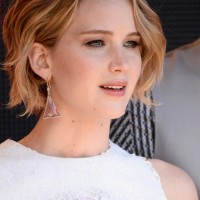 Jennifer Lawrence Short Beachy Wave Hairstyle for Summer