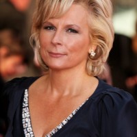 Jennifer Saunders Short Blonde Wavy Hairstyle for Women Over 50