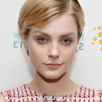 Jessica Stam Cute Short Straight Hairstyle for Thin Hair