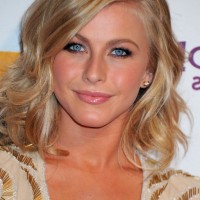 Julianne Hough Cute Layered Mid Length Wavy Hairstyle for Fall