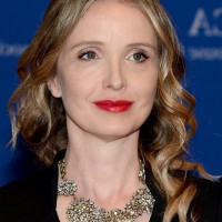 Julie Delpy Shoulder Length Hairstyle with Waves