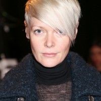 Kate Lanphear Side Parted Short Straight Haircut with Side Swept Bangs