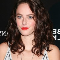 Kaya Scodelario Casual Medium Curly Hairstyle