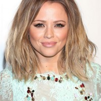Kimberley Walsh Chic Medium Ombre Hairstyle for Summer