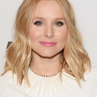 Kristen Bell Cute Center Part Blonde Wavy Haircut