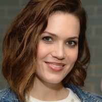 Mandy Moore Latest Medium Teased Wavy Bob Haircut