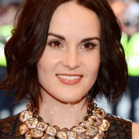 Michelle Dockery Short Loose Wavy Hairstyle for Summer