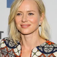 Naomi Watts Latest Casual Medium Layered Hairstyle for Round Faces