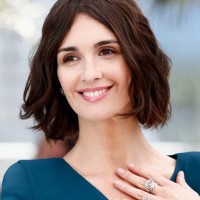 Paz Vega Short Brunette Hairstyle with Beachy Waves