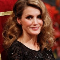 Princess Letizia Shoulder Length Curly Hairstyle for Women